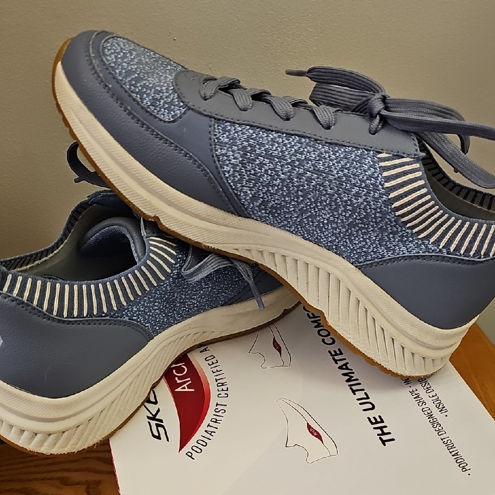 Skechers Gray Knit Lace-Up Arch Support Sneakers - Picture 6 of 11